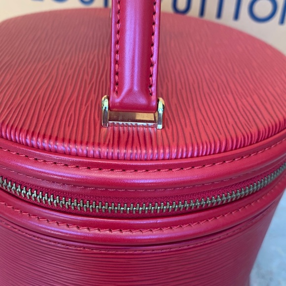 ❤️❤️sold❤️❤️Louis Vuitton Epi Cannes vanity bag - Picture 9 of 11